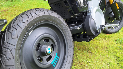 BMW CE02 Achsabdeckung mit Airtag oder Chipolo Tracker