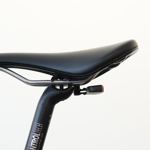 Stealth Sattelhalterung für LEZYNE Stick Drive + Rücklicht